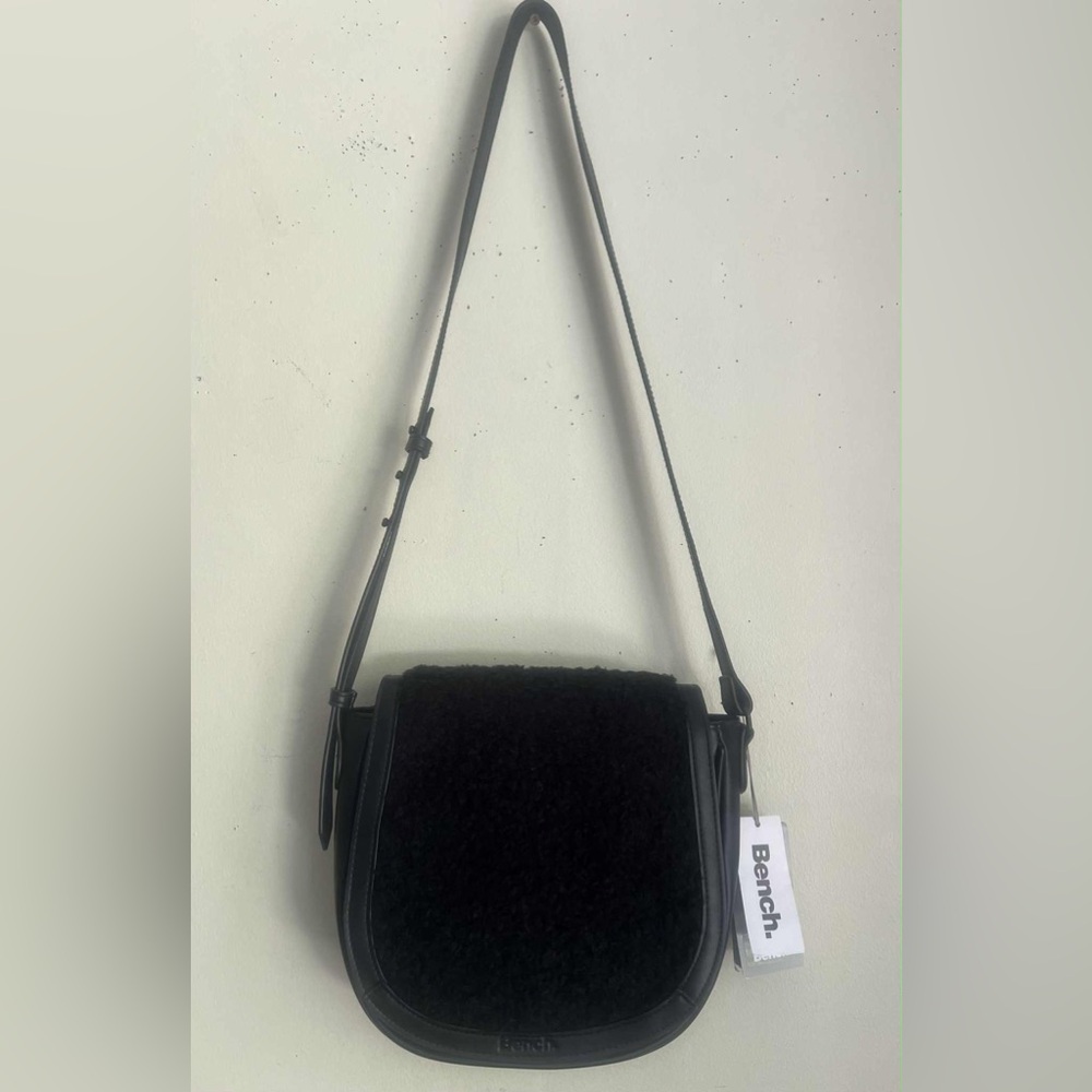 Bench Elegant Black Crossbody Bag